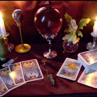 AURA PSYCHIC TAROT CARD READER & PHONE READINGS & SPIRITUAL CLEANSING. photo