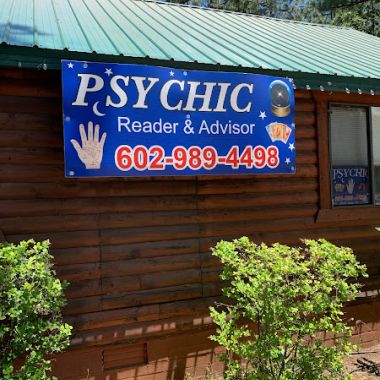 Psychic readings by Raquel photo