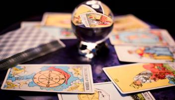 Psychic Visions | Palm & Tarot Readings By Kelly