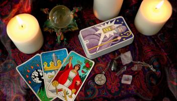Palm and Card Readings by Laura