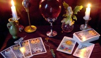 AURA PSYCHIC TAROT CARD READER & PHONE READINGS & SPIRITUAL CLEANSING.