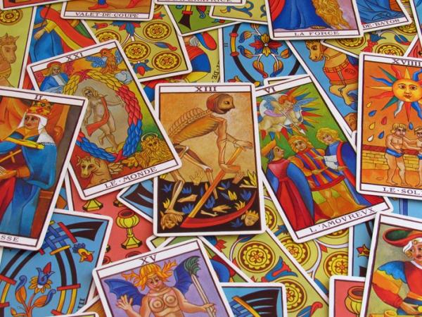 lectura del tarot del amor gratis photo