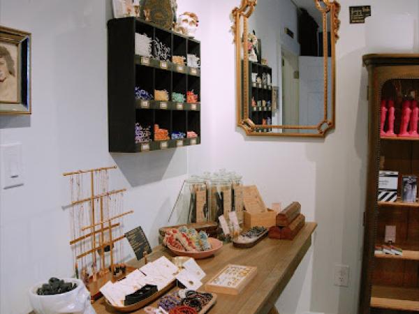 Taylor Marie Tarot - Apothecary & Intuitive Readings photo