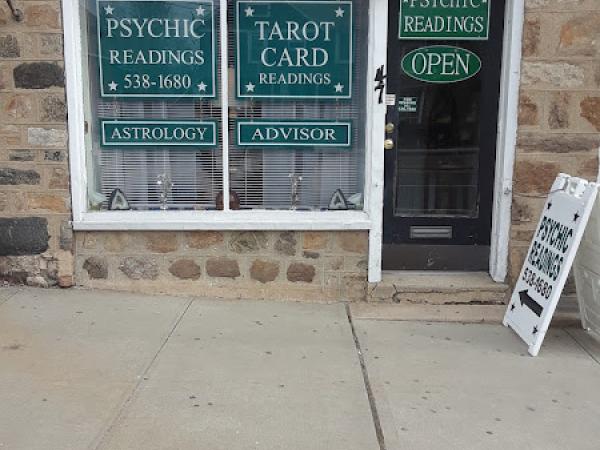 Psychic tarot card readings photo