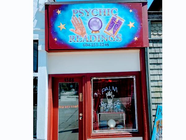 Sara Psychic Reader photo