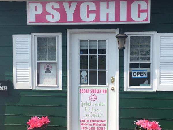 Psychic Consultant Dina photo