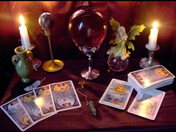 AURA PSYCHIC TAROT CARD READER & PHONE READINGS & SPIRITUAL CLEANSING. photo